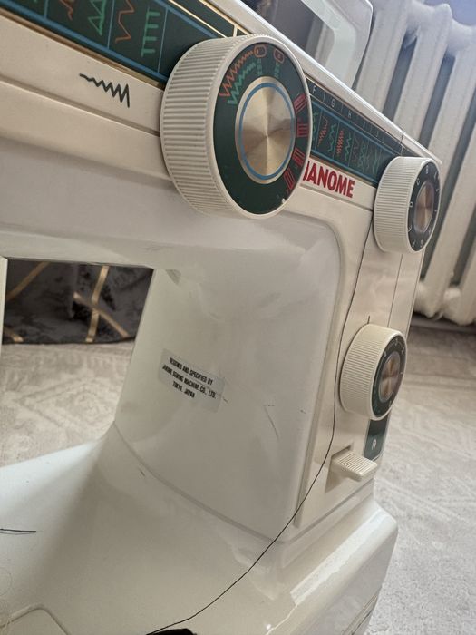 Продам машинку janome