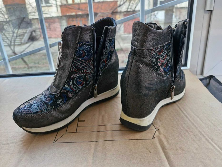 Стилни дамски боти от естествена кожа  – размер 36