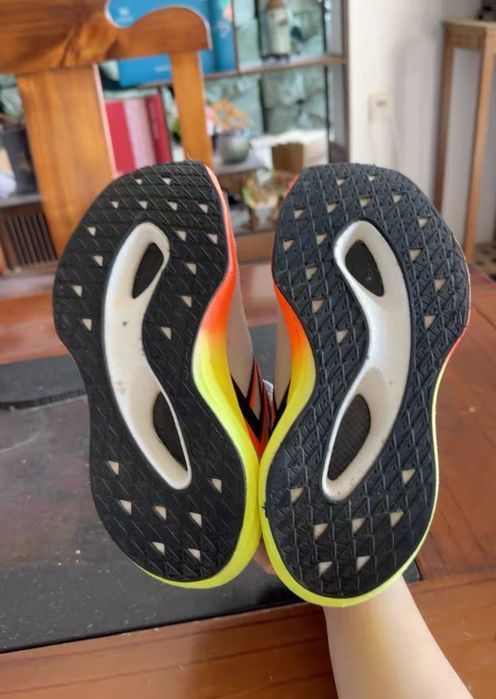 Беговые кроссовки размер 37