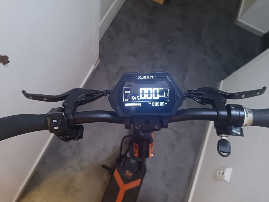 Vând trotineta kukirin g2 Max