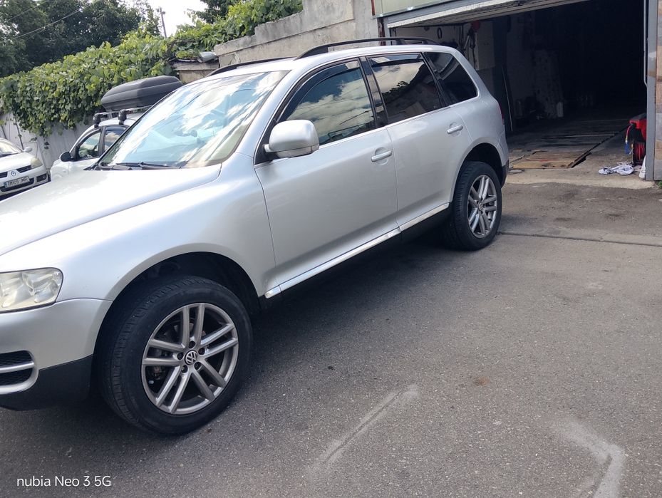 VOLKSWAGEN Touareg