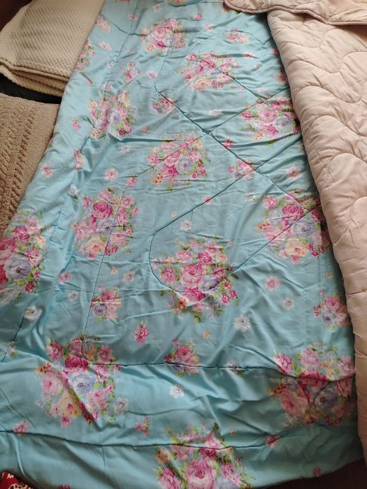 Продаю одеяло и подушки