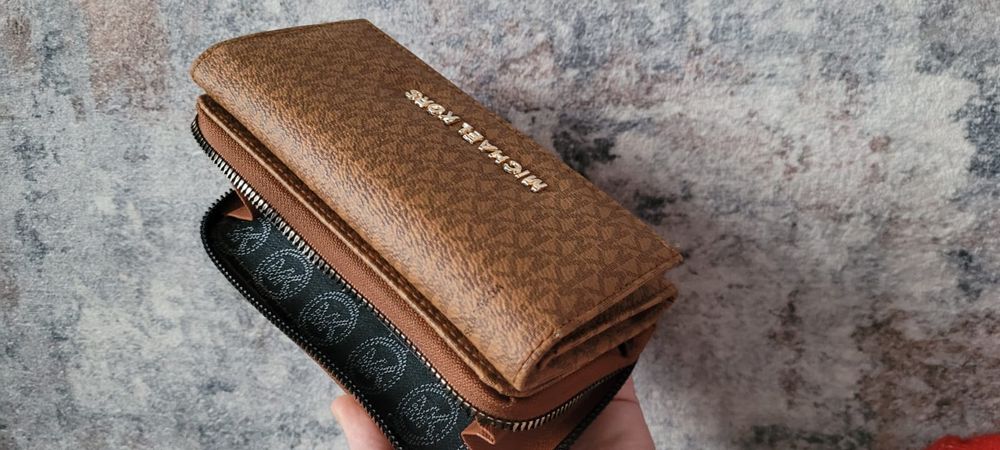 Geantă de damă și portofel