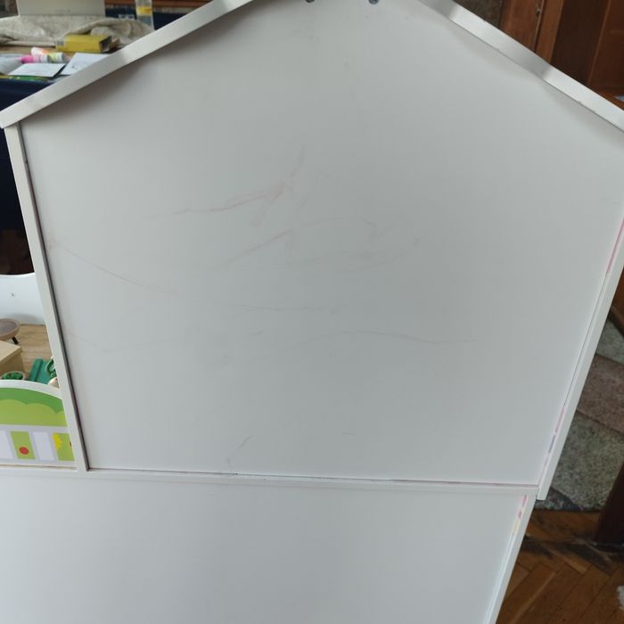 Къща за кукли с обзавеждане и семейство кукли