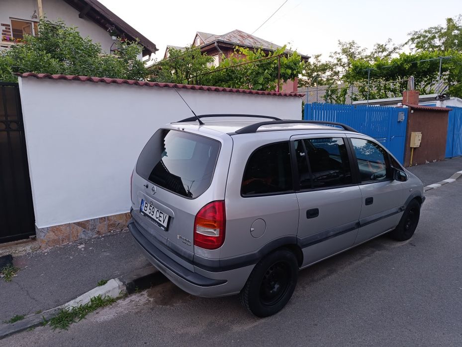 Vând Opel Zafira