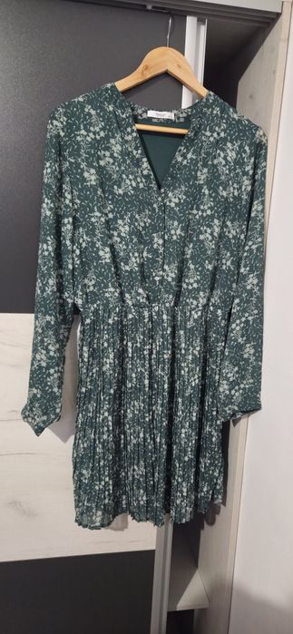 Рокля RESERVED с флорални мотиви