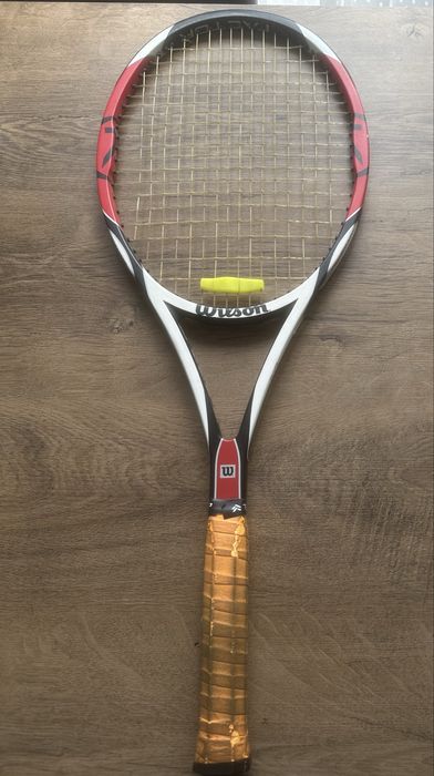 Wilson six one tour k factor , с подписа на Роджър Федерер