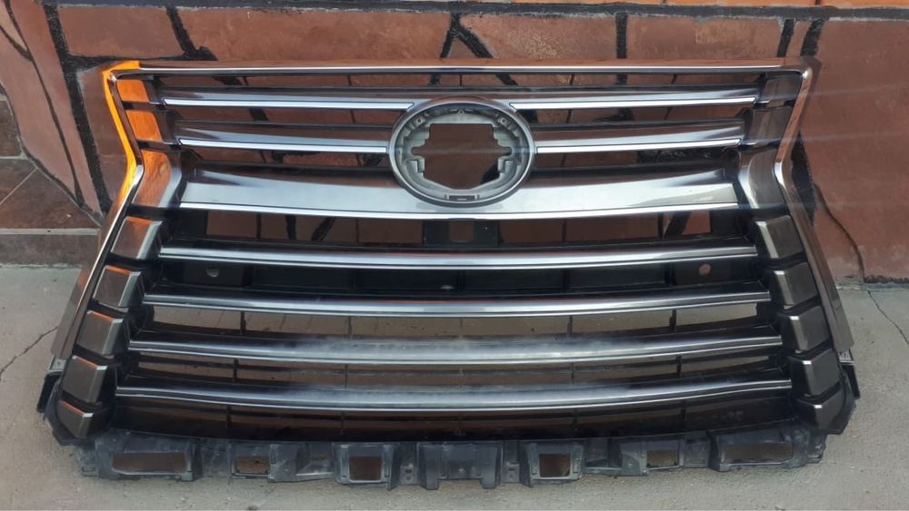 Решетка радиатора Lexus LX 570