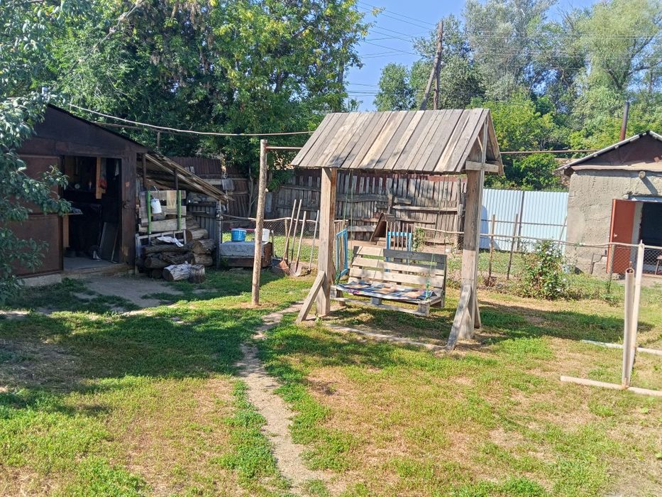 Продам два полноценных дома в одном дворе