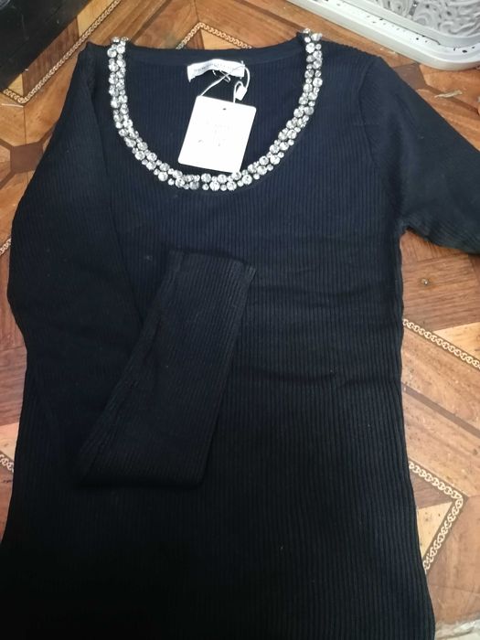 Еластична блуза с камъни