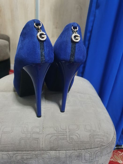 Продам шикарное вечернее платье 44-46 и  фирменные туфли 38 размера