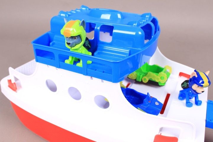 Огромна яхта с кученцата на Пес Патрул