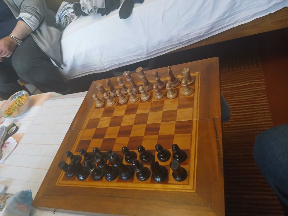 Продавам Шах и табла