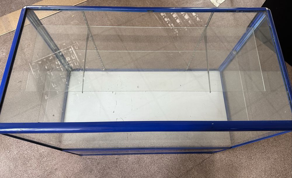 Продам торговое оборудование.