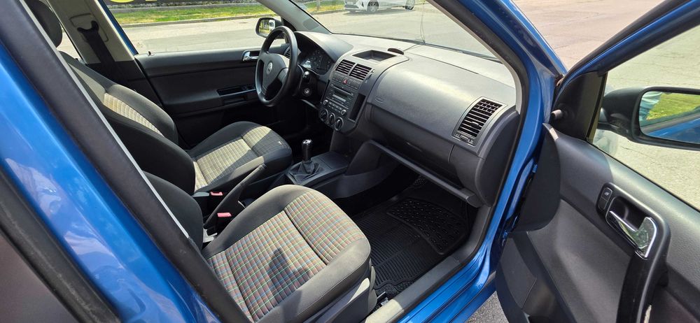 Продавам VW Polo 1.4 Тtrendline 80 к.с. бензин. РЕАЛНИ 30 600км. КАТО НОВА! 5 500 EUR