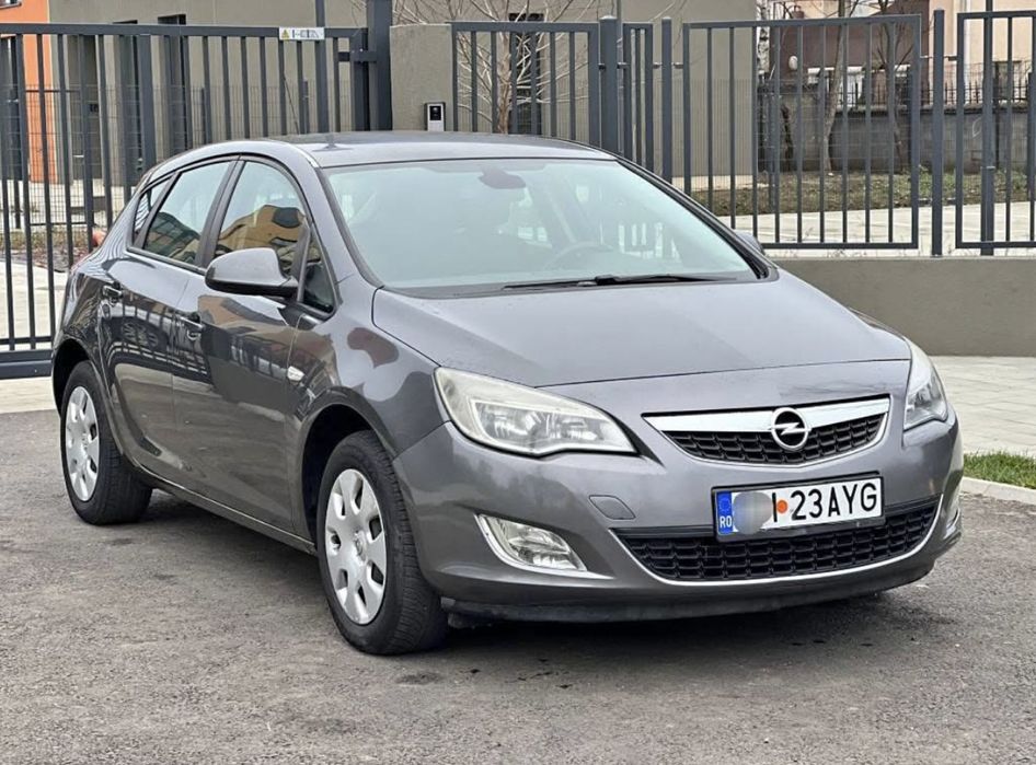 Opel Astra/ 2011