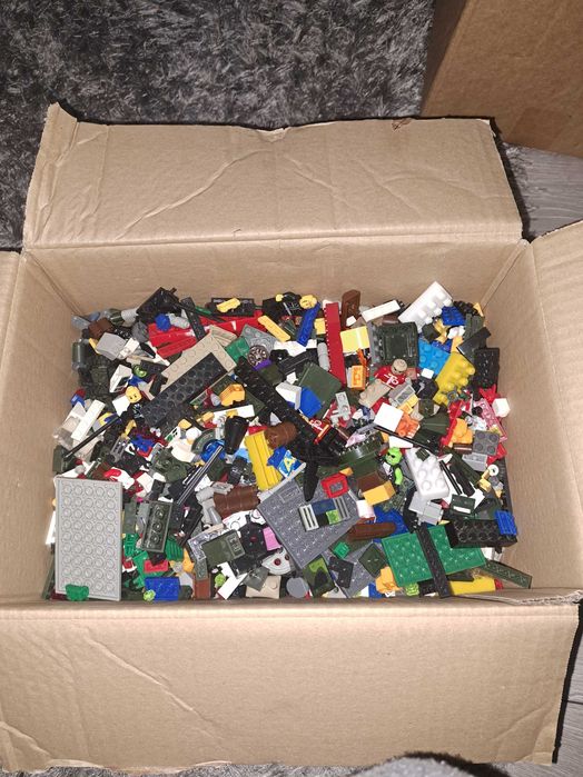 Cutie Piese Lego4kg 63 Omuleti De Colectie accesori arme 30 Asamblate 