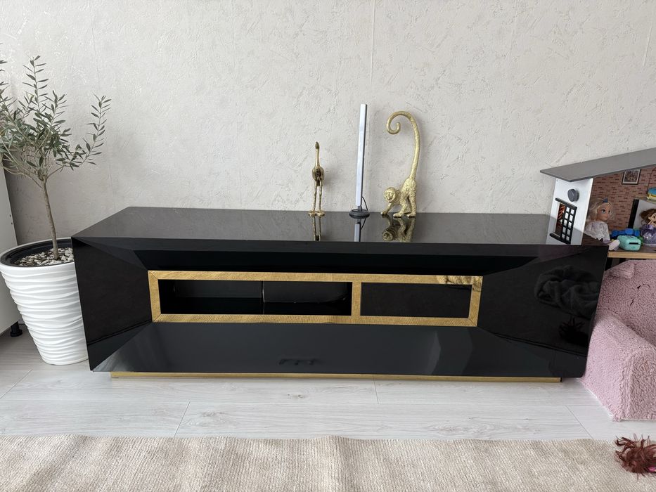 Comoda luxury achizitionata de pe site ul Billionaire Design