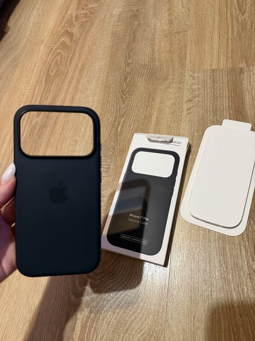 Husa iphone 17 pro originala NEGOC