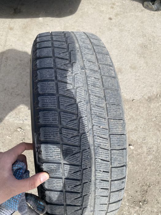 Продаются зимние шины Bridgestone 215/60r16