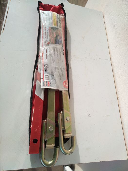 Разглобяем твърд теглич, твърда връзка във формата на квадрат.
Неразли