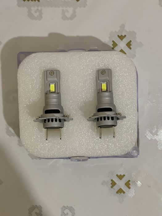 Лед ломпчка новый Н7