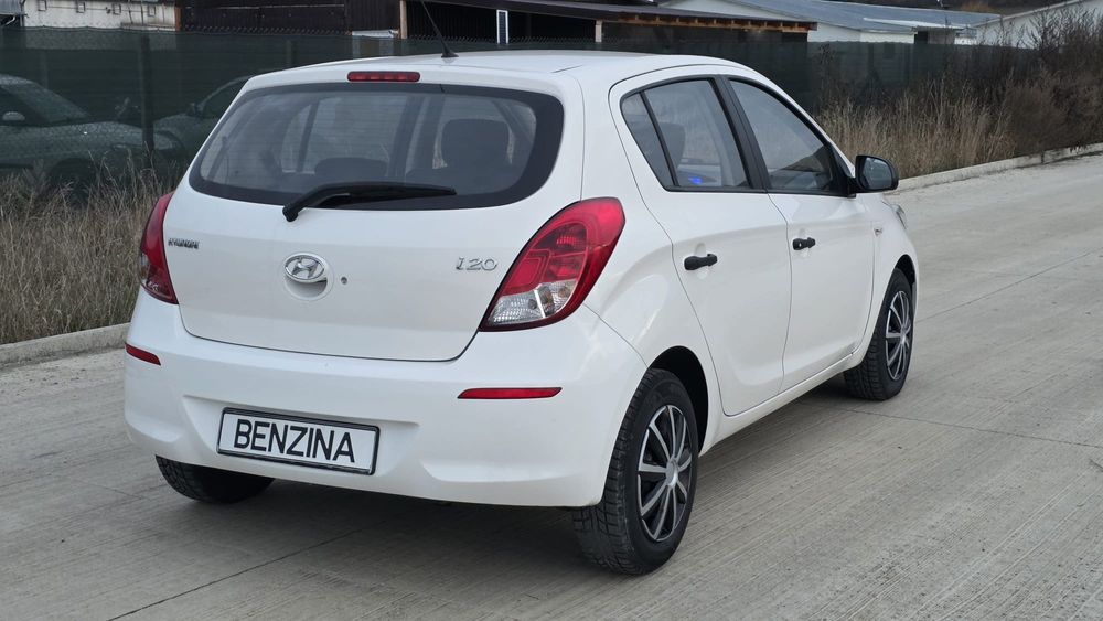 Hyundai i20 2013 benzină, 3.987 € — imagine 4