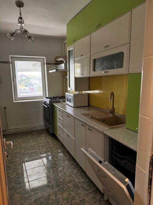 Apartament decomandat cu 3 camere