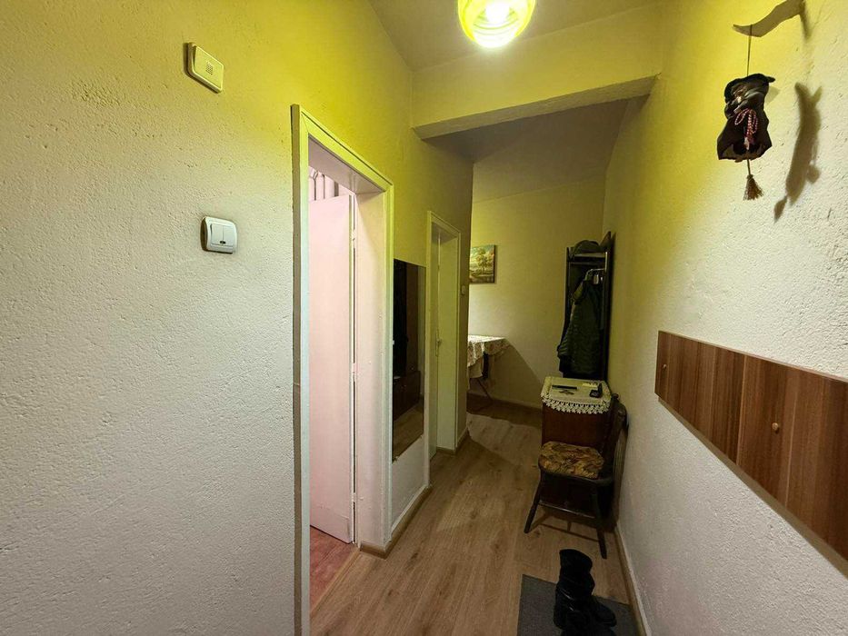 Тухлен апартамент за продажба в сграда с асансьор - Падало