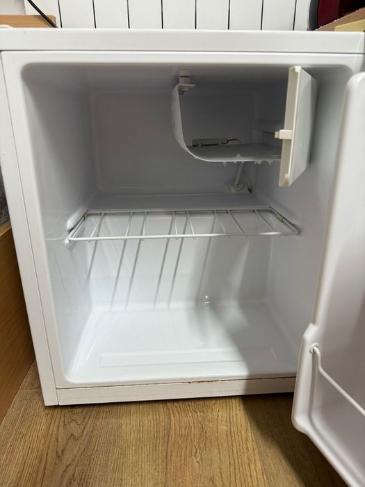Мини хладилник Whirlpool