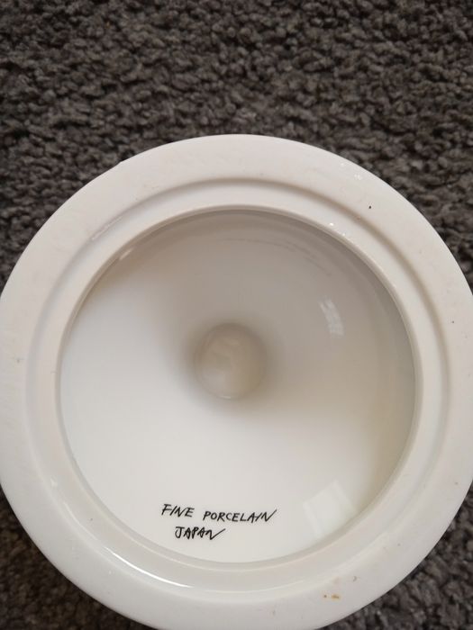 Красив японски порцеланов свещник