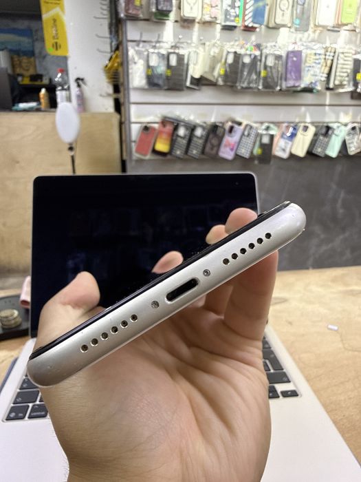 Срочно продам iPhone 11