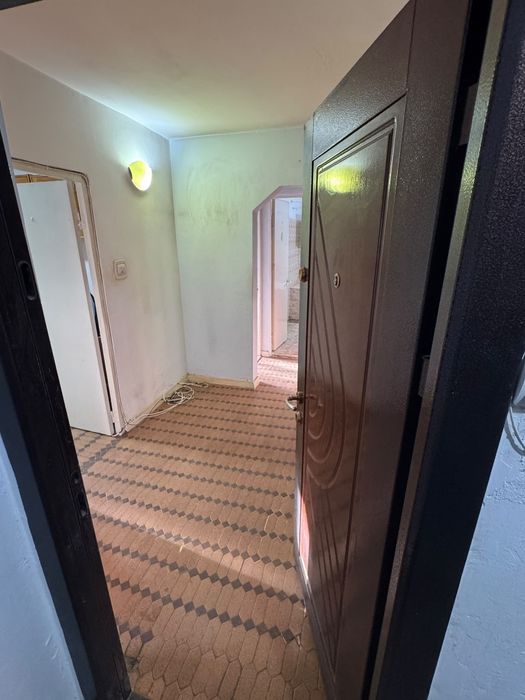 Vând apartament în  Drăgășani, strada Tudor Vladimirescu, bl.T2 scara C etaj 3