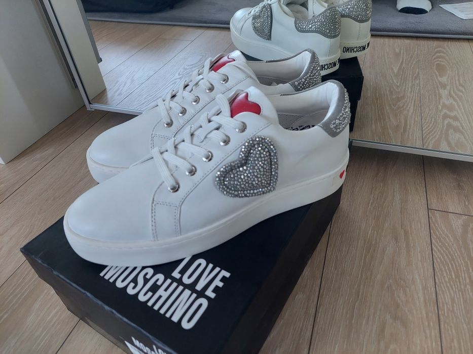 LOVE Moschino Оригинални бели кецове н.42