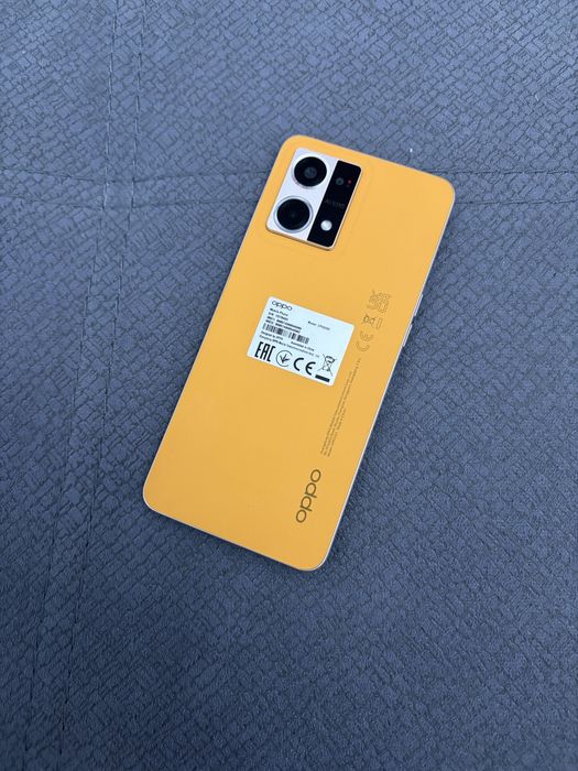 Телефон Oppo Reno 7