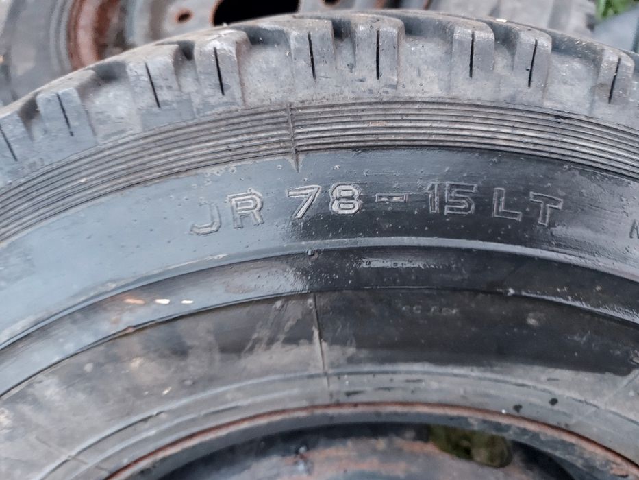 Cauciuc cu geanta  75JR15 și un cauciuc 650-10