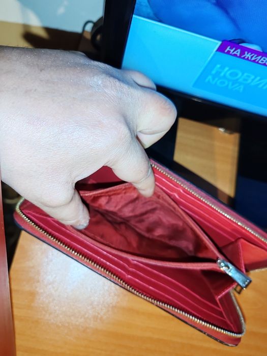 Дамско протмоне червен Марков ,късметлийски