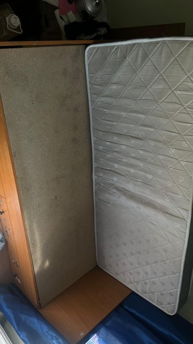 Кровать деревянная