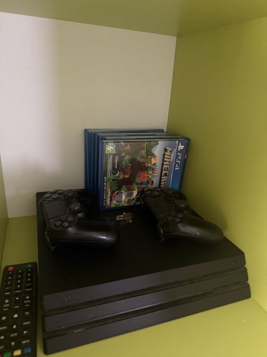 Продам PlayStation 4 PRO