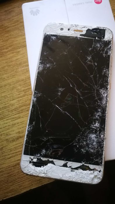 Huawei P10 счупен екран