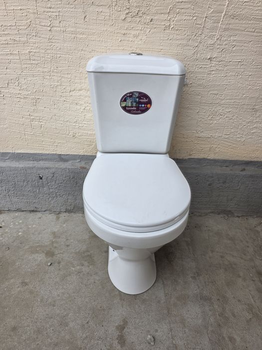 Унитаз в хорошем состояние