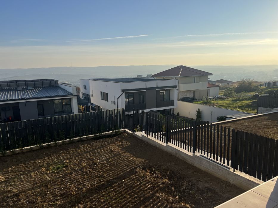 Vând fără TVA casă tip Duplex 160 mp +200 mp de grădină