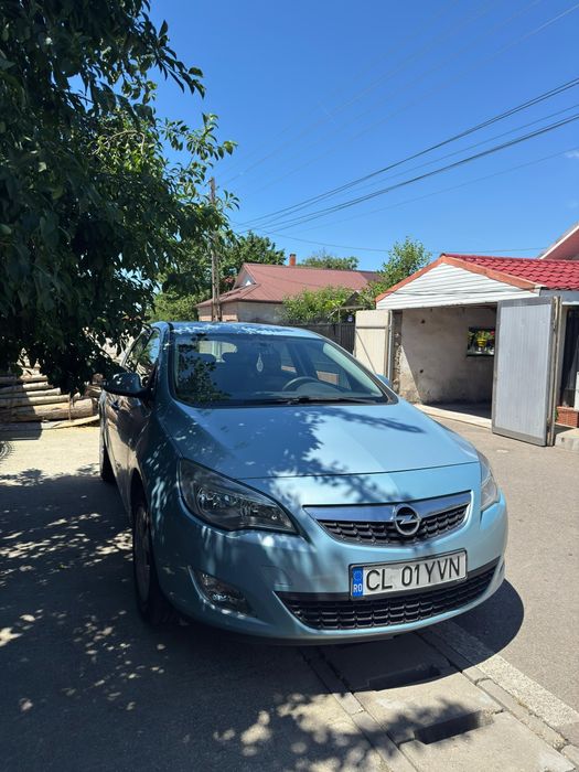 Vând Opel Astra J 2010