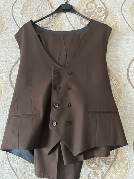 Костюм коричневый