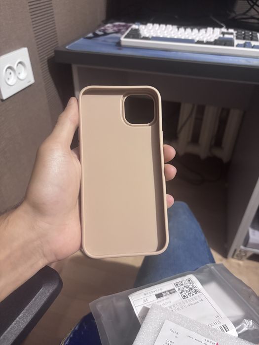 Продам чехол на iphone 14 plus