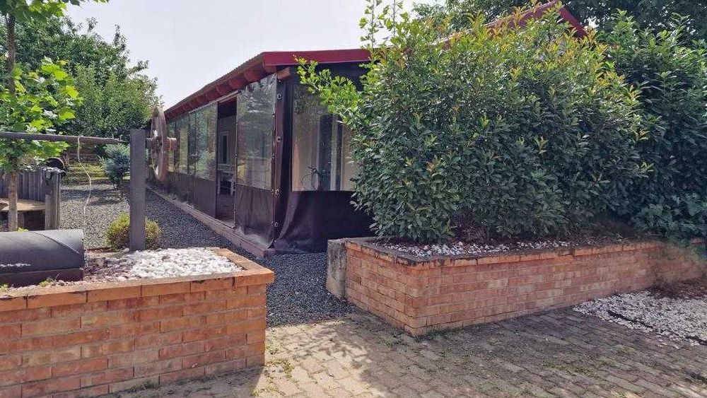 VAND PENSIUNE/CASA DE LOCUIT in localitatea Ghioroc jud Arad