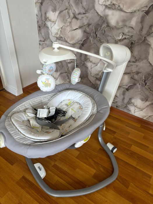 детский шезлонг-качалка Joie