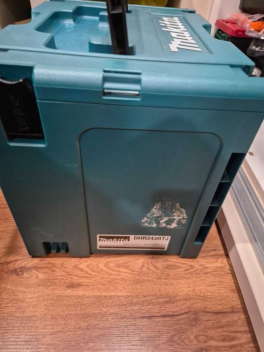 Макита акумулаторен безчетков перфоратор 18V Makita DHR243 с куфар Макпак 4 Makpac 4