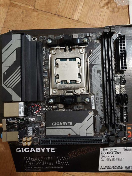 AMD Ryzen 5 7600 + Gigabyte A620i AX Wi-Fi
