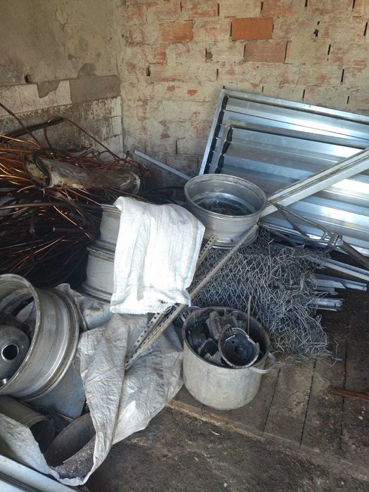 Colectez fier vechi de la domiciliu